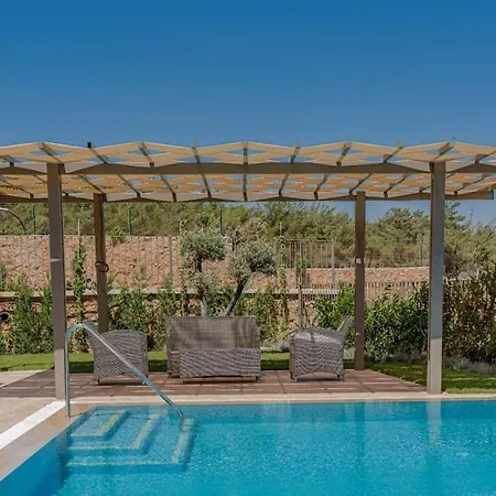 Enjoy Playing Golf, Where Luxury Meets Peace. Villa