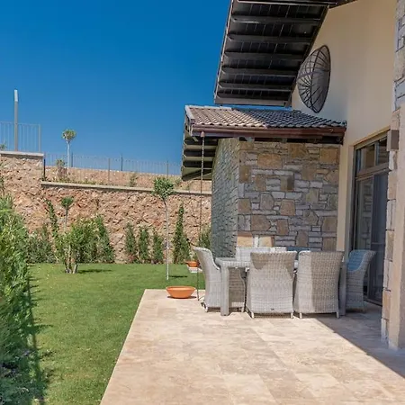 Enjoy Playing Golf, Where Luxury Meets Peace.